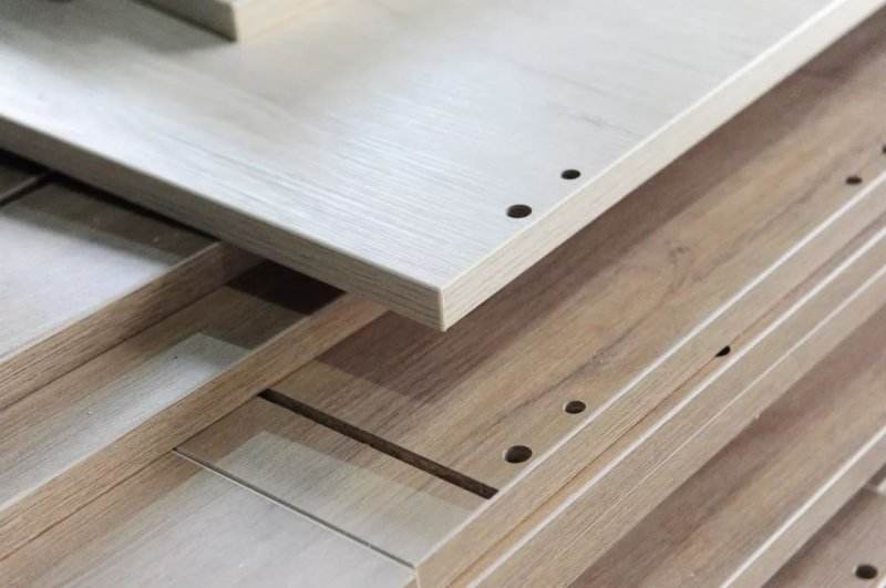 Algeng vandamál og lausnir á heitbræðslulími sem notað er við þéttingu húsgagnakanta.